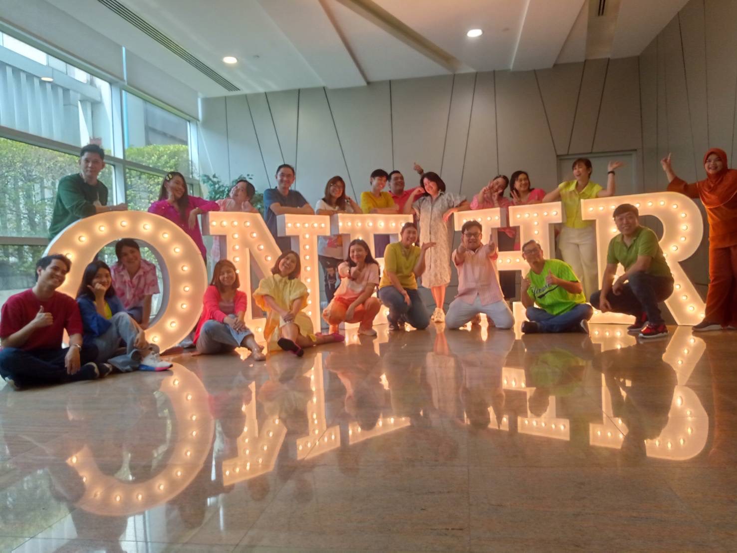 งานติดตั้งป้ายอักษรเช่าไฟปิงปอง "ONE HR" อักษรสูง 120cm