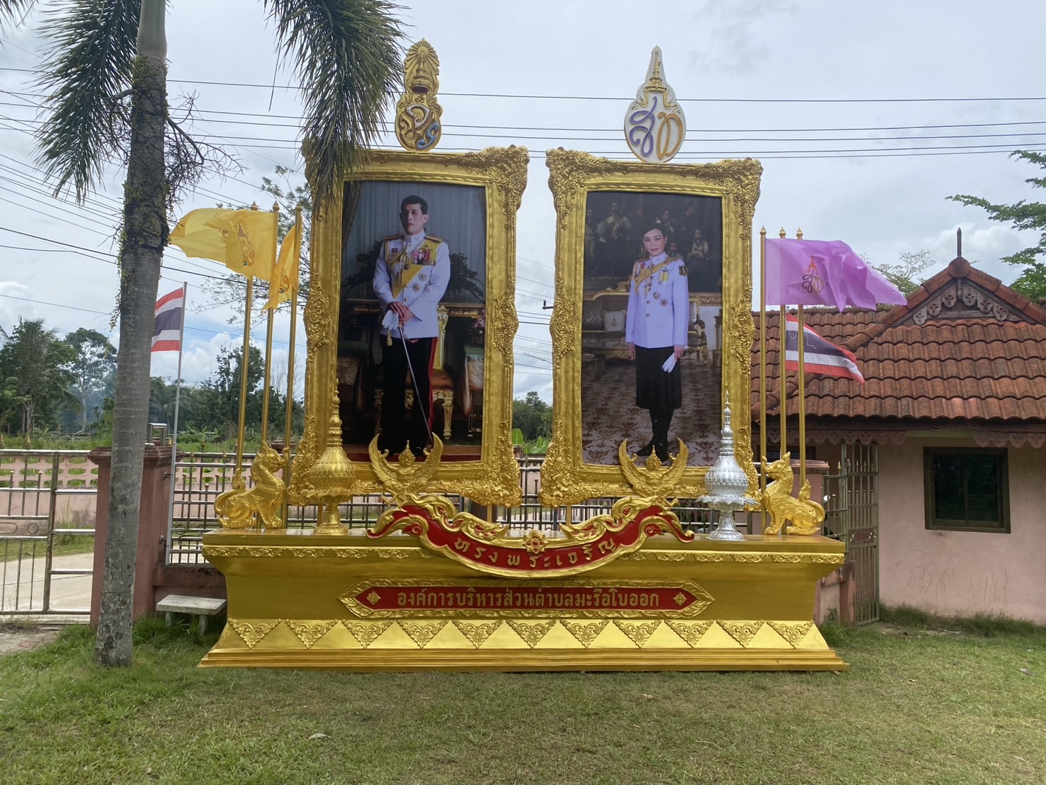 ซุ้มเฉลิมพระเกียรติ D012