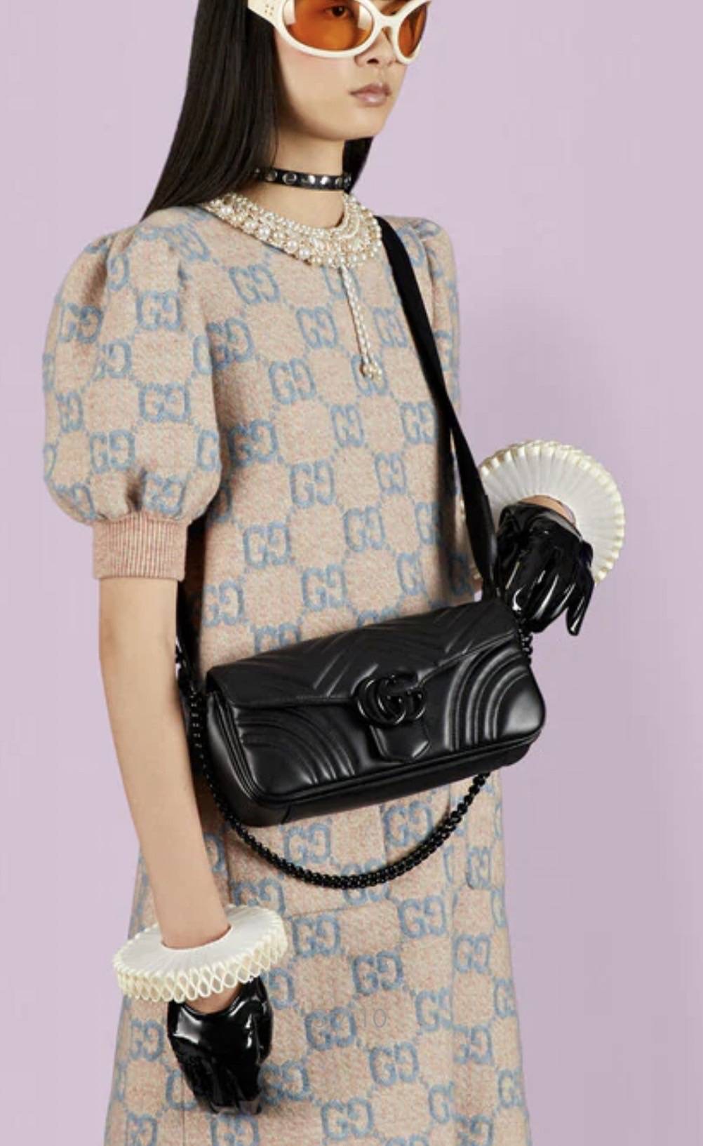 หายากมากNew Gucci Marmont shoulder bags รุ่นใหม่ ล่าสุด มี (2) สาย นะคะ กระเป๋า มี (2) ช่อง 10.4"W x 5.1"H x 2.7"D นิ้ว อุปกรณ์การ์ด ถุงผ้า ถุงกระดาษ copy บิล