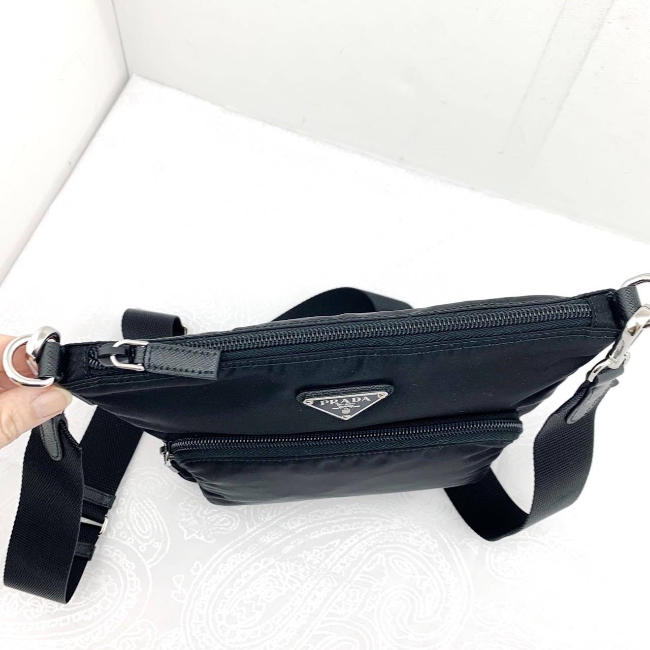 New Prada nylon messenger bag ขนาด 25 x 25 x 2.5 ซม อุปกรณ์ถุงผ้า การ์ด