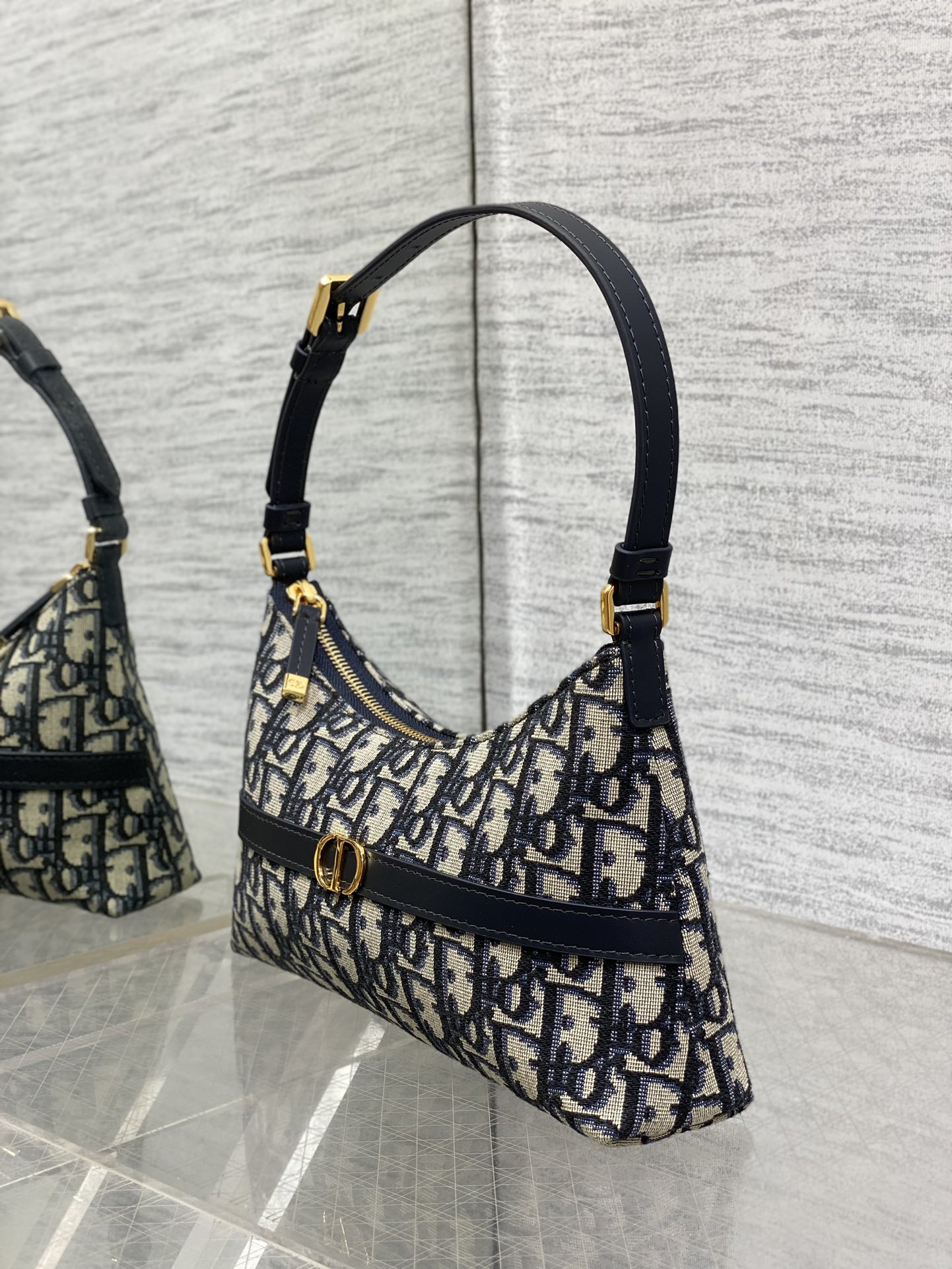 [Pre-order]กระเป๋าสะพายไหล่สไตล์โฮโบ Mini 30 Montaigne ผ้าแจ็กการ์ดลาย Dior Oblique สีน้ำเงิน งานเกรด Vip คุณภาพดีที่สุด