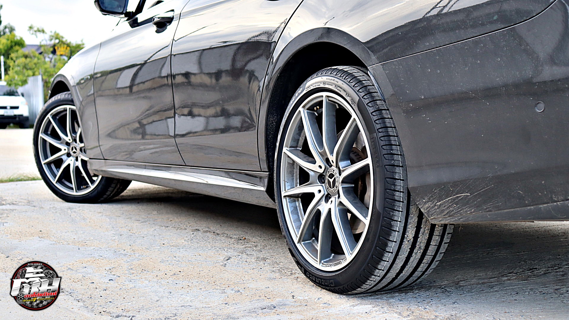 Mercedes Benz E-Class E300e เปลี่ยนยาง PIRELLI Cinturato P7 Runflat F 245/40R19 98Y R 275/35R19 100Y