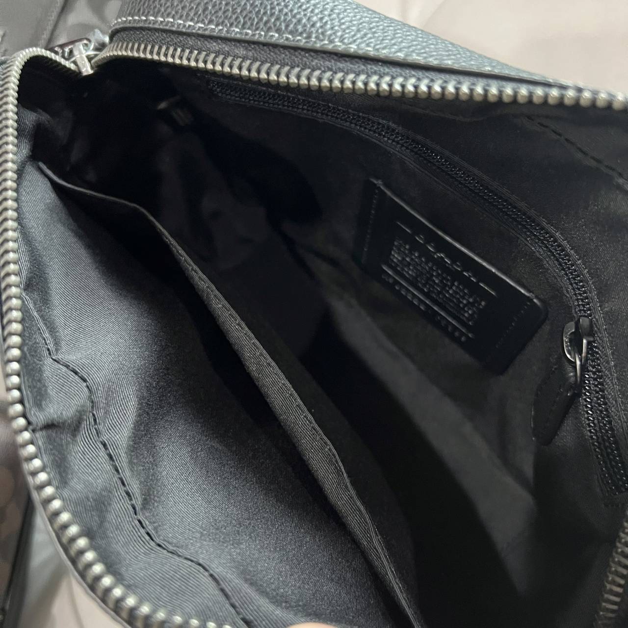 เหลือสีละ 3 ใบ New Coach Hudson Crossbody Bag 9" (W) x 7" (H) x 2 1/2" (D)