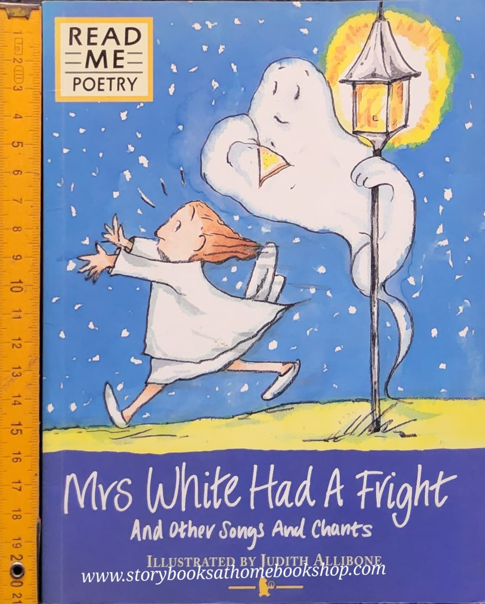 หนังสือนิทานเด็ก ภาษาอังกฤษ ปกอ่อน 🍅🍓READ ME POETRY:Mrs White Had A Fright and other songs and Chants/Used สภาพ 80-90%