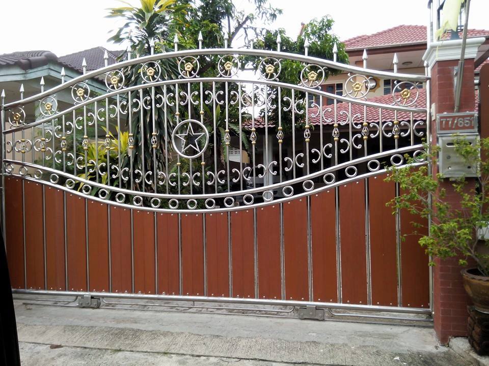 รั้วหน้าบ้าน