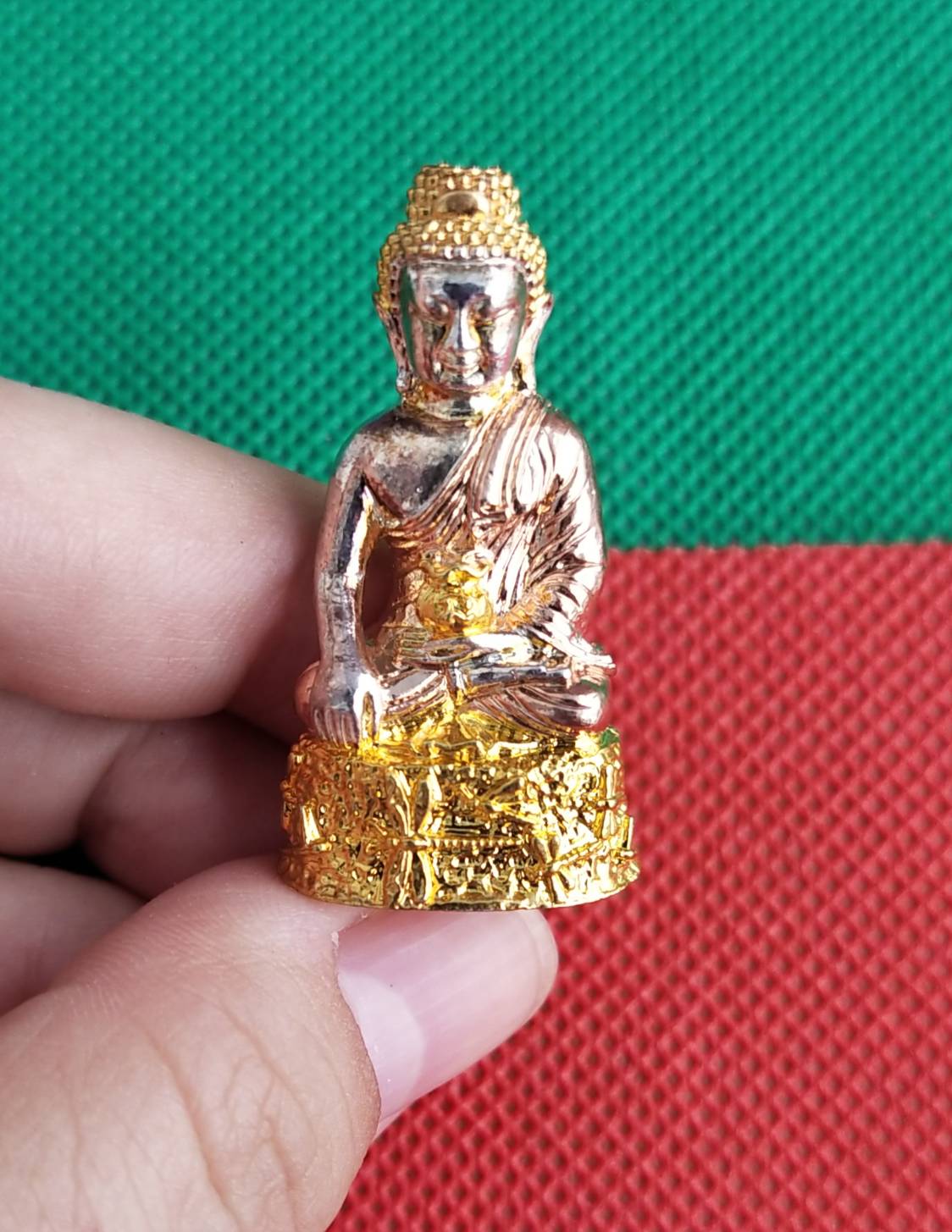 พระกริ่งโปร่งฟ้า ไถ่เต็ม เป๋าตุง (เนื้อ3กษัตริย์) หลวงปู่ศักดิ์ สมาหิโต ผู้สำเร็จวิชานี้แมงปอเรียกทรัพย์