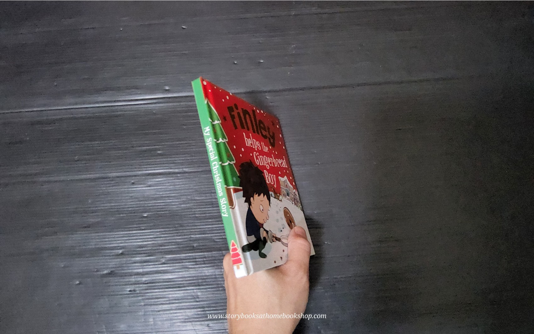 หนังสือนิทานปกแข็ง** 🍅🍅FINLEY HELPS THE GINGERBREAD BOY