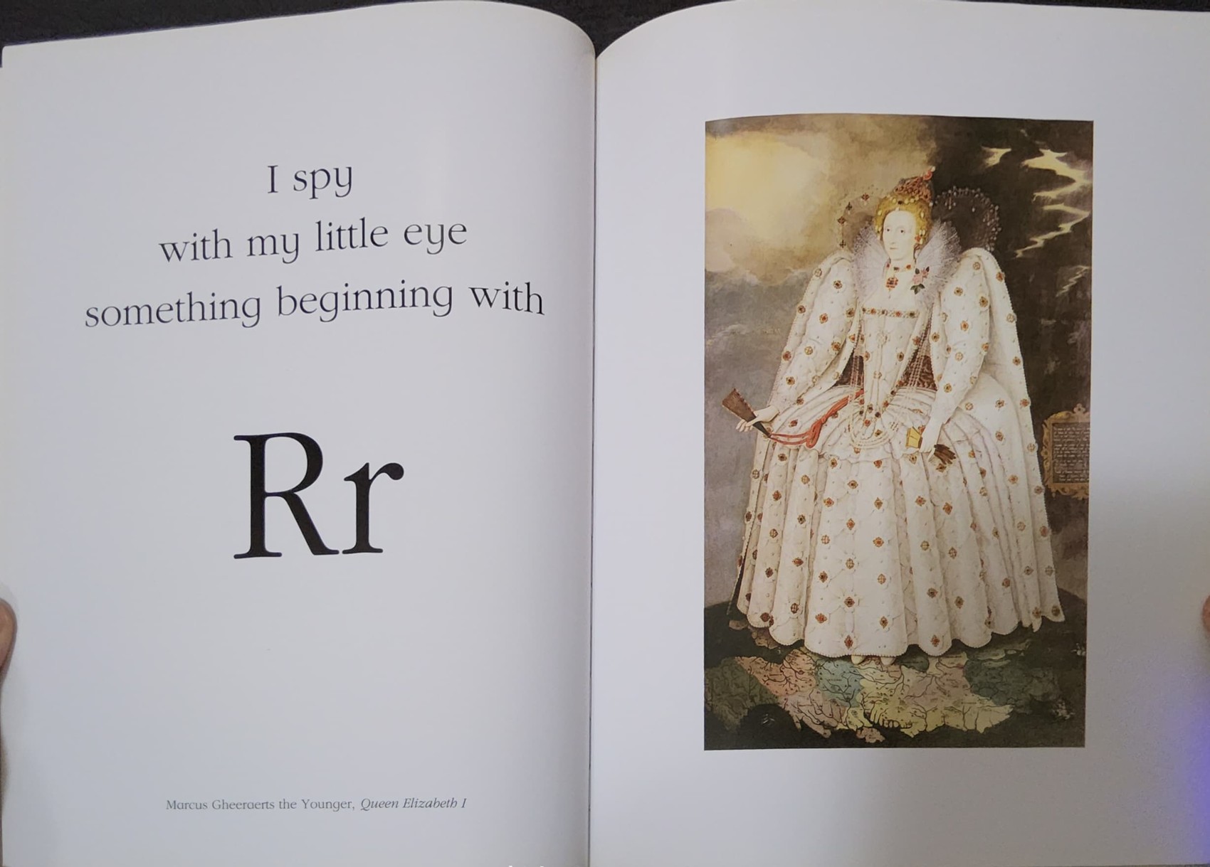 หนังสือนิทานปกอ่อน ** 🍅🍓 I SPY AN ALPHABET IN ART BY LUCY MICKLETHWAIT