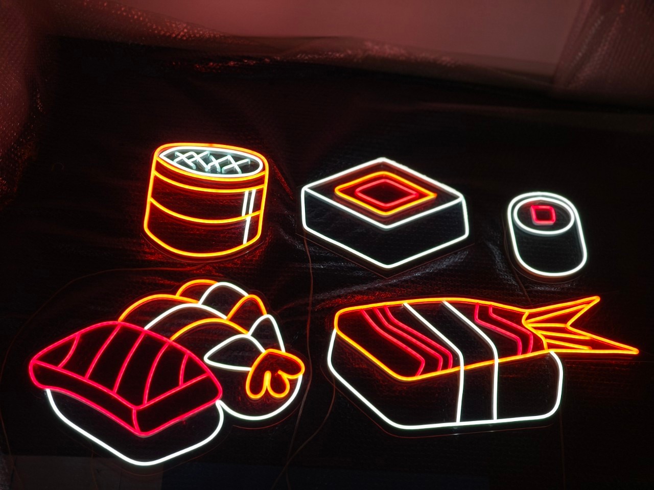 ไฟดัด ตกเเต่งร้านซูซิ