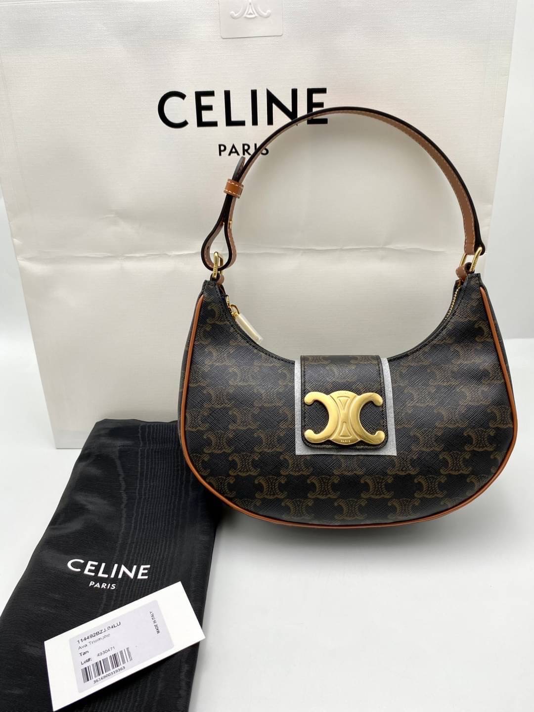 โปร 10.10 เฉพาะวันนี้ที่ 12 วันเดียวเท่านั้น New Celine Ava bag รุ่นใหม่ ขนาด : 10 X 7 X 3 นิ้ว (24.5 X 17 X 7.5 ซม.) อุปกรณ์ : ถุงผ้า การ์ด ถุงกระดาษ ใบเสร็จ