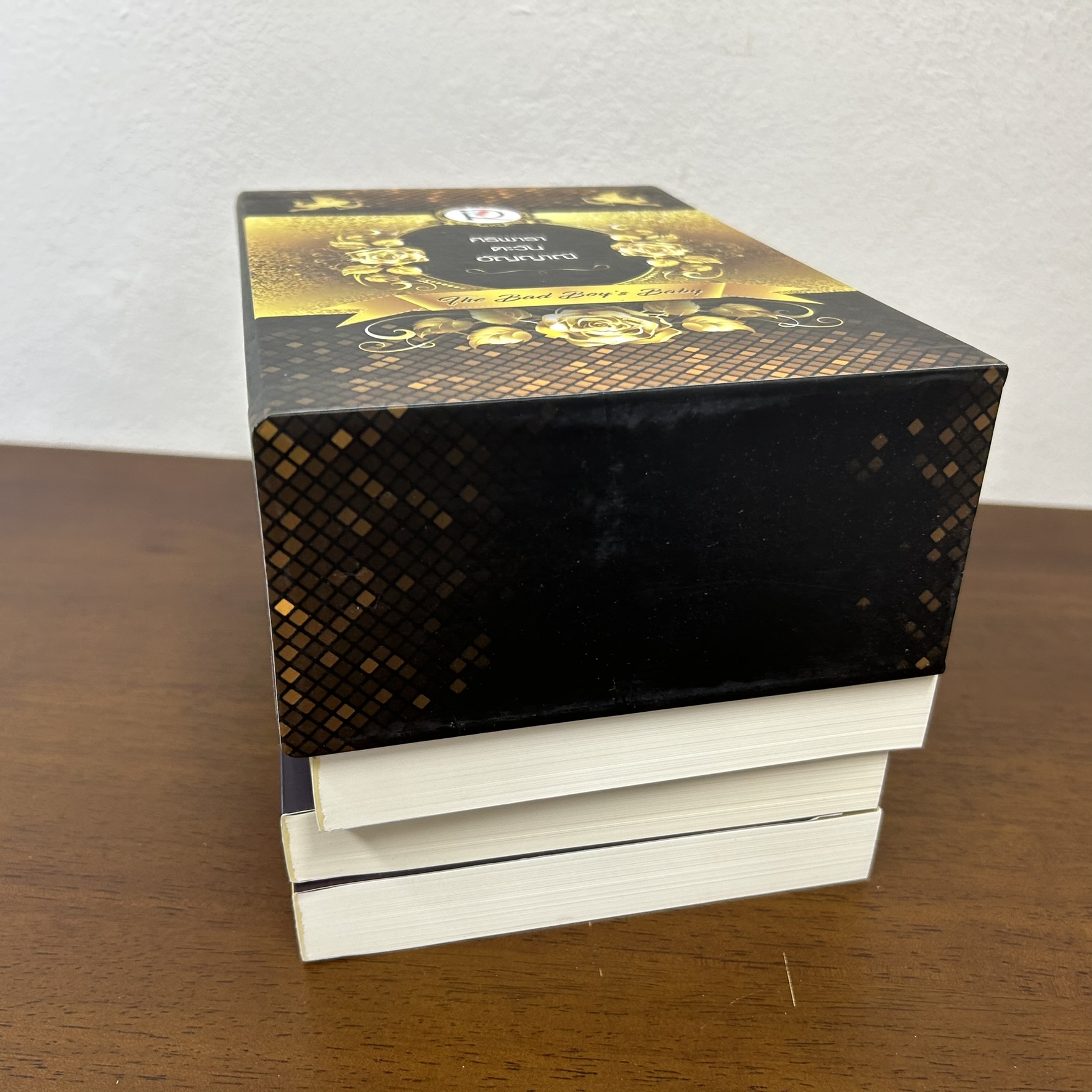 BOXSET The Bad Boy's Baby - เดิมพันรักจอมมาเฟีย/กลลวงรักจอมบาป/อุ้มรักทายาทจอมมาร ... รวมนักเขียน (มือสอง) นิยาย