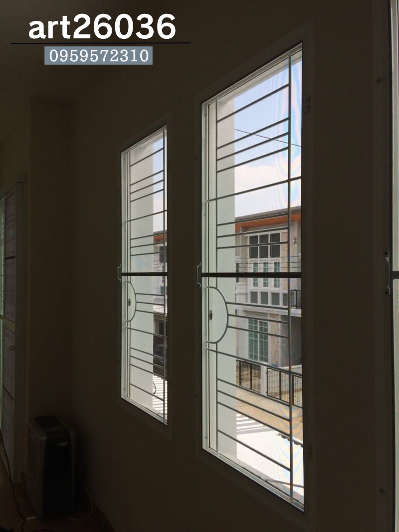 เหล็กดัดโทนสีขาว แนวนอน ยาว