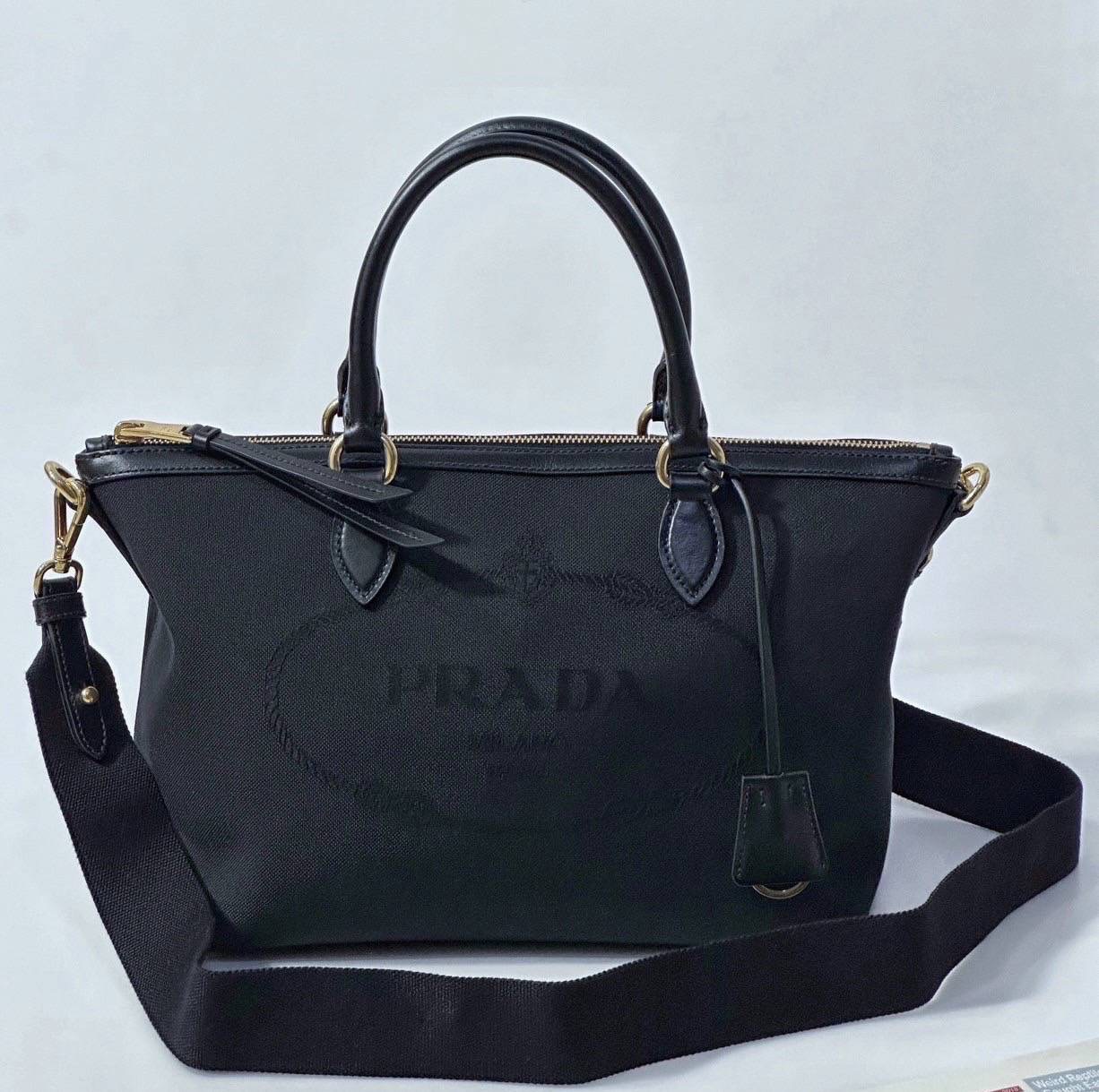New Prada satchael ขนาด 12 * 8 * 5 นิ้ว