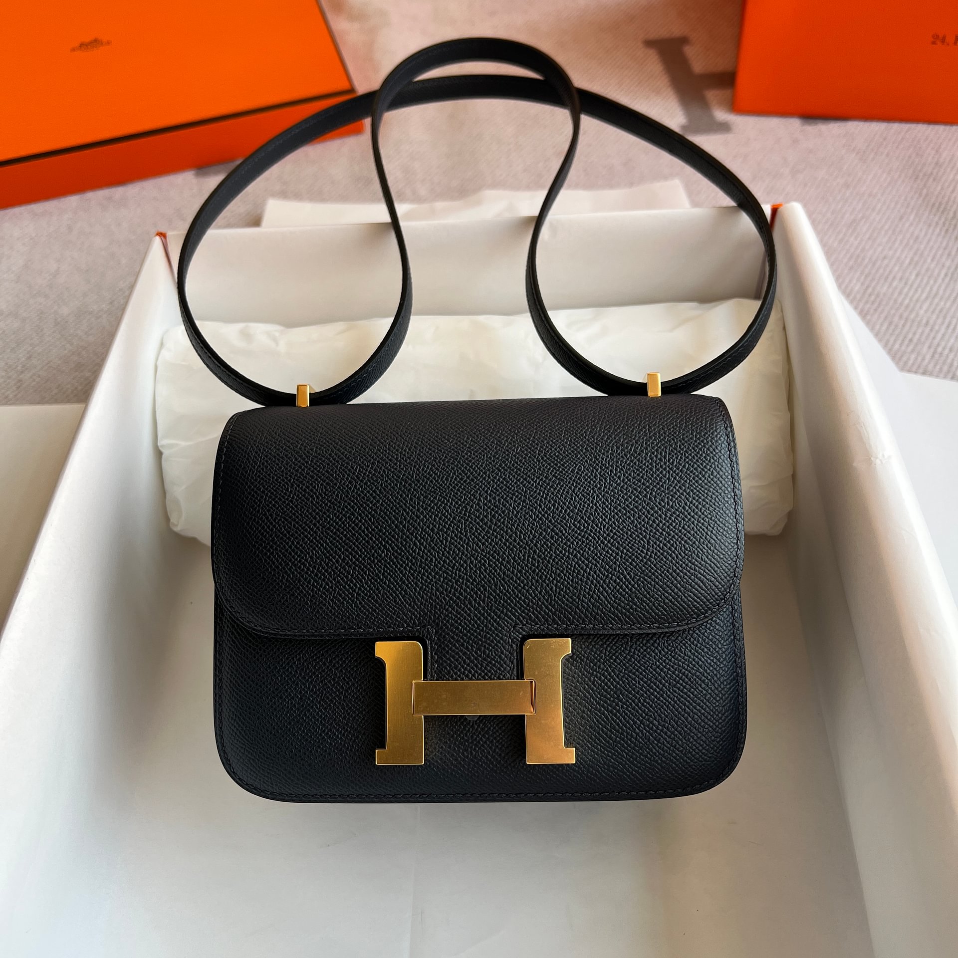 [Pre-order]กระเป๋าสะพายสุดชิค Hermes Constance18 Black Noir Epsom leather Gold hardware full handmade 100% คุณภาพ VIP เกรดดีที่สุด