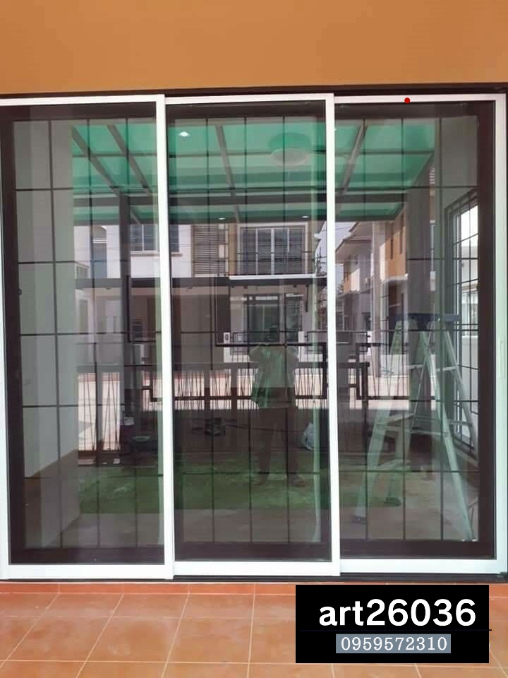 เหล็กดัดประตู หน้าต่าง โมเดิร์น โทนสีดำ