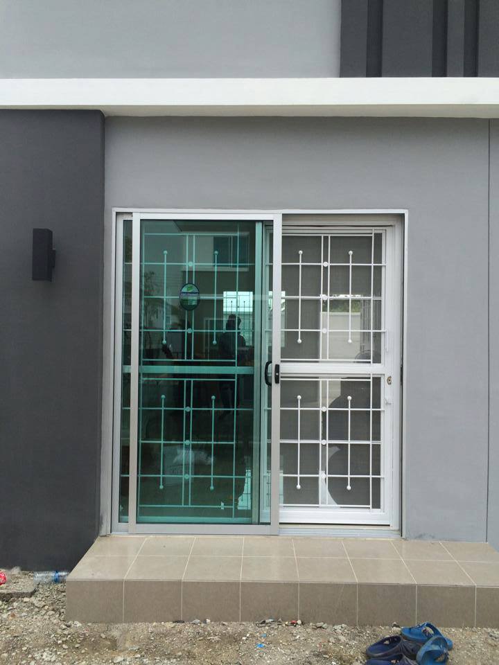 เหล็กดัดพร้อมมุ้งลวด