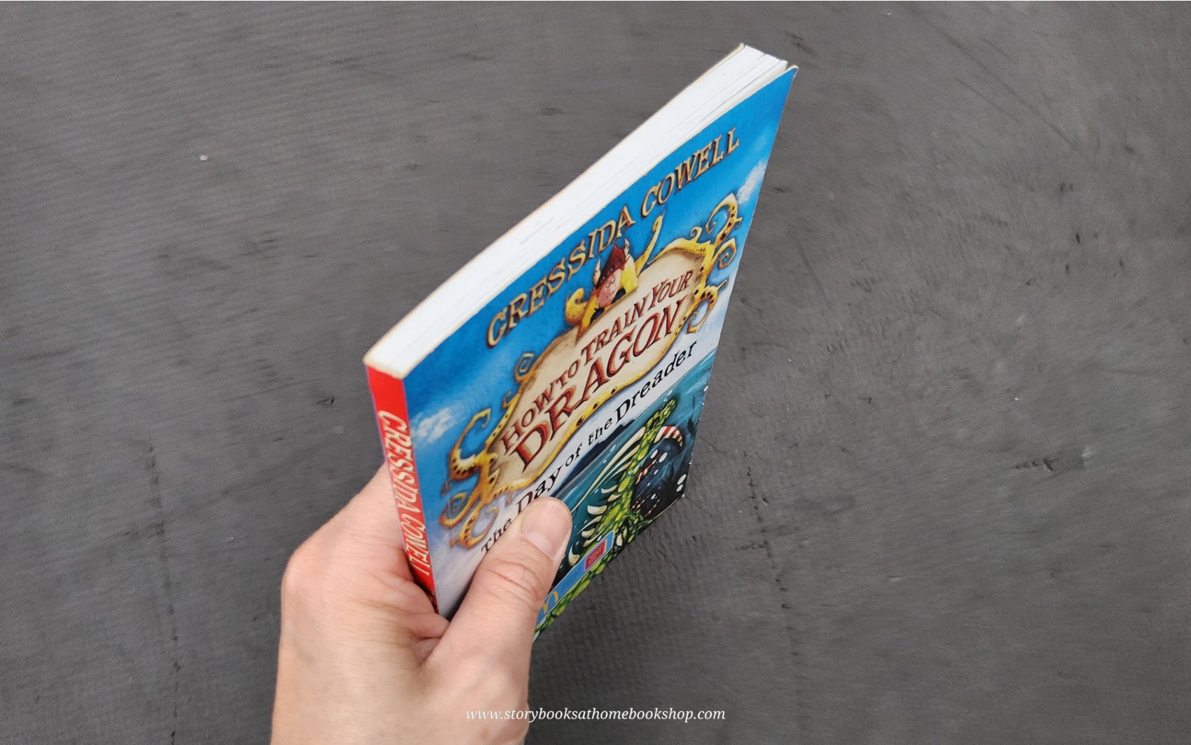 วรรณกรรมเยาวชน ** **หนังสือนิทานปกอ่อน** 🍅🍅HOW TO TRAIN YOUR DRAGON THE DAY OF THE DREADER BY CRESSIDA COWELL