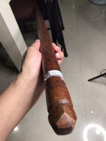 ไม้เท้าครูบาชัยยะวงศา เล่มนี้ ได้มาจากชาวกะเหรี่ยงท่านหนึง ปัจจุบัน (ปี 2565) อายุ 80-90 ปีแล้ว ตอนที่ไปเอาไม้เท้านี้ เพื่อน ๆ เพื่อนบ้านคุณลุงท่านก็ไปเอาไม้เท้าที่บ้าน ของตัวเองให้ นำมารวม ๆ กัน จึงได้มา 5 เล่มในคราวเดียวกัน