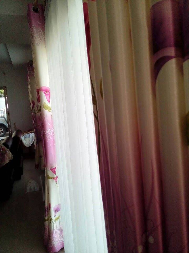 ผ้าม่านตาไก่ ผ้าม่านพับ โทนสีชมพุเข้ม ลายดอกไม้