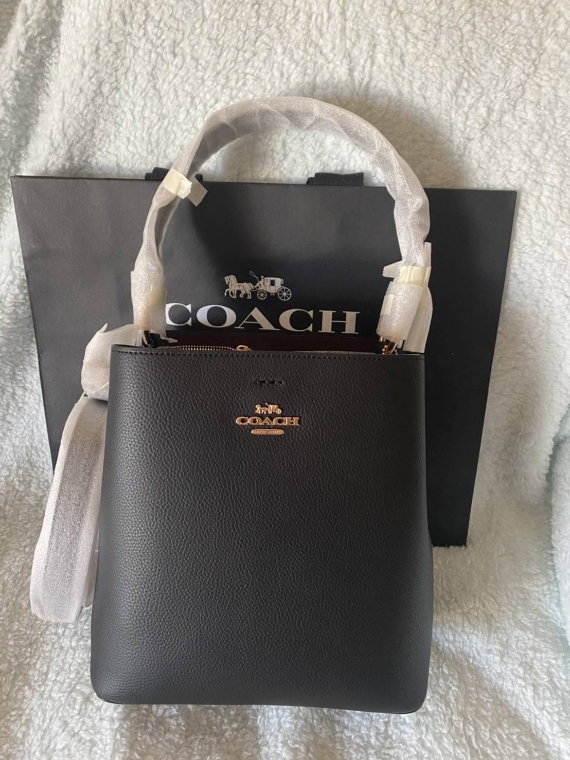 New Coach TOWN BUCKET BAG ใบใหญ่ IM/BLACK OXBLOOD 1