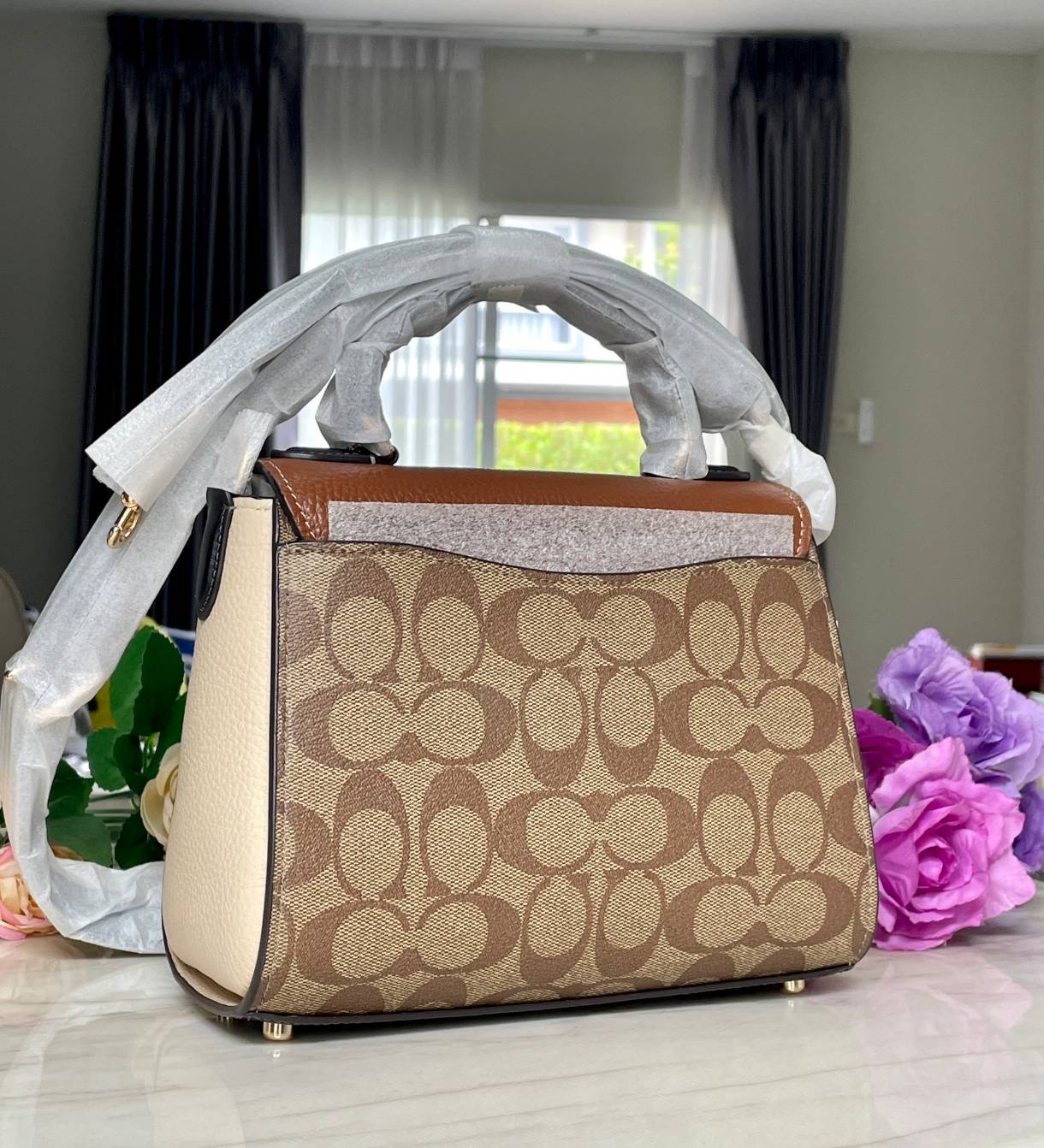 ใหม่ล่าสุด New Coach Top Handle Satchel In Colorblock Signature Canvas 💥ขนาด 8 1/4" (L) x 6 1/4" (H) x 4 1/4" (W)