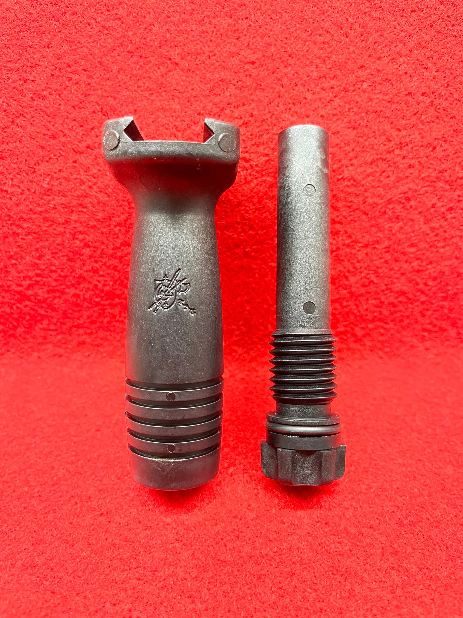 KNIGHTS ARMAMENT COMPANY (KAC) - PICATINNY VERTICAL GRIP
