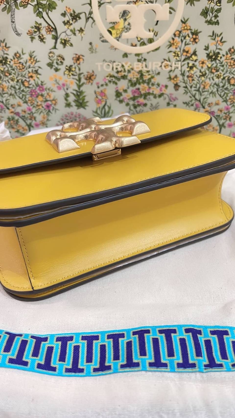 New Tory Burch Eleanor Small Convertible Shoulder bag สีเหลือง Golden Crest สวยเด่น หรูหรา ขนาด Height: 5.4" (13.5 cm); length: 7.6" (19 cm); depth: 2.6" (6.5 cm)