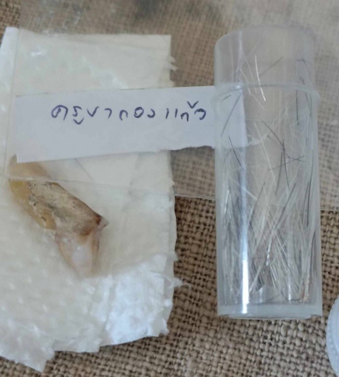 พระทันตธาตุครูบากองแก้ว วัดต้นยางหลวง จ.เชียงใหม่ ได้มาจากกำนันคำ อดีตกำนันบ้านปากกอง อ.สารภี จ.เชียงใหม่ ปัจจุบันอายุ 86 ปี (บันทึก พ.ศ.2566) กำนันคำจะมีคนคอยหาวัตถุมงคลให้ ชื่อว่าลุงสมควรปัจจุบันเสียชีวิตแล้ว ถ้ามีชีวิตอยู่น่าจะมีอายุประมาณ 70 ปี