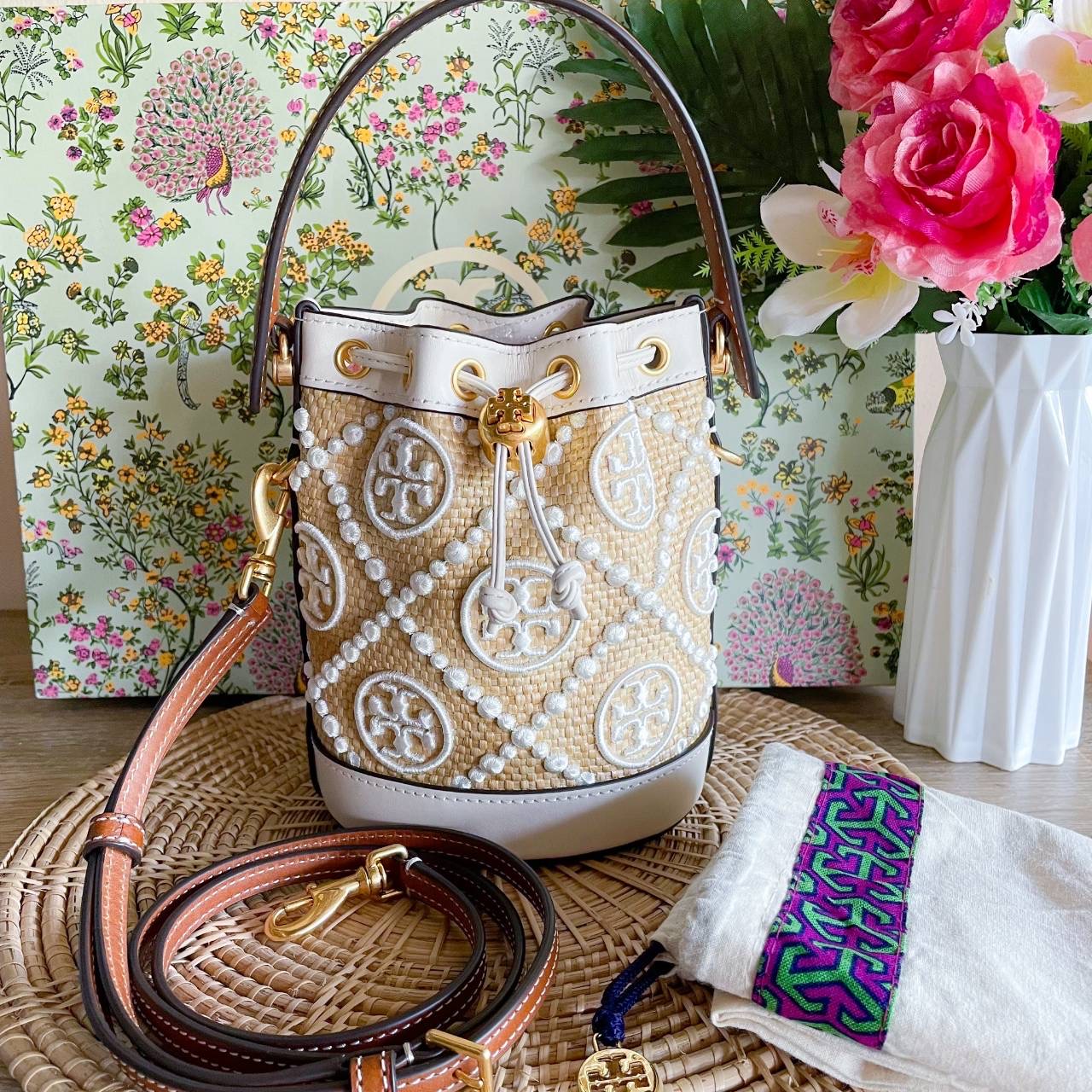 NEW TORY BURCH T MONOGRAM STRAW MINI BUCKET BAG