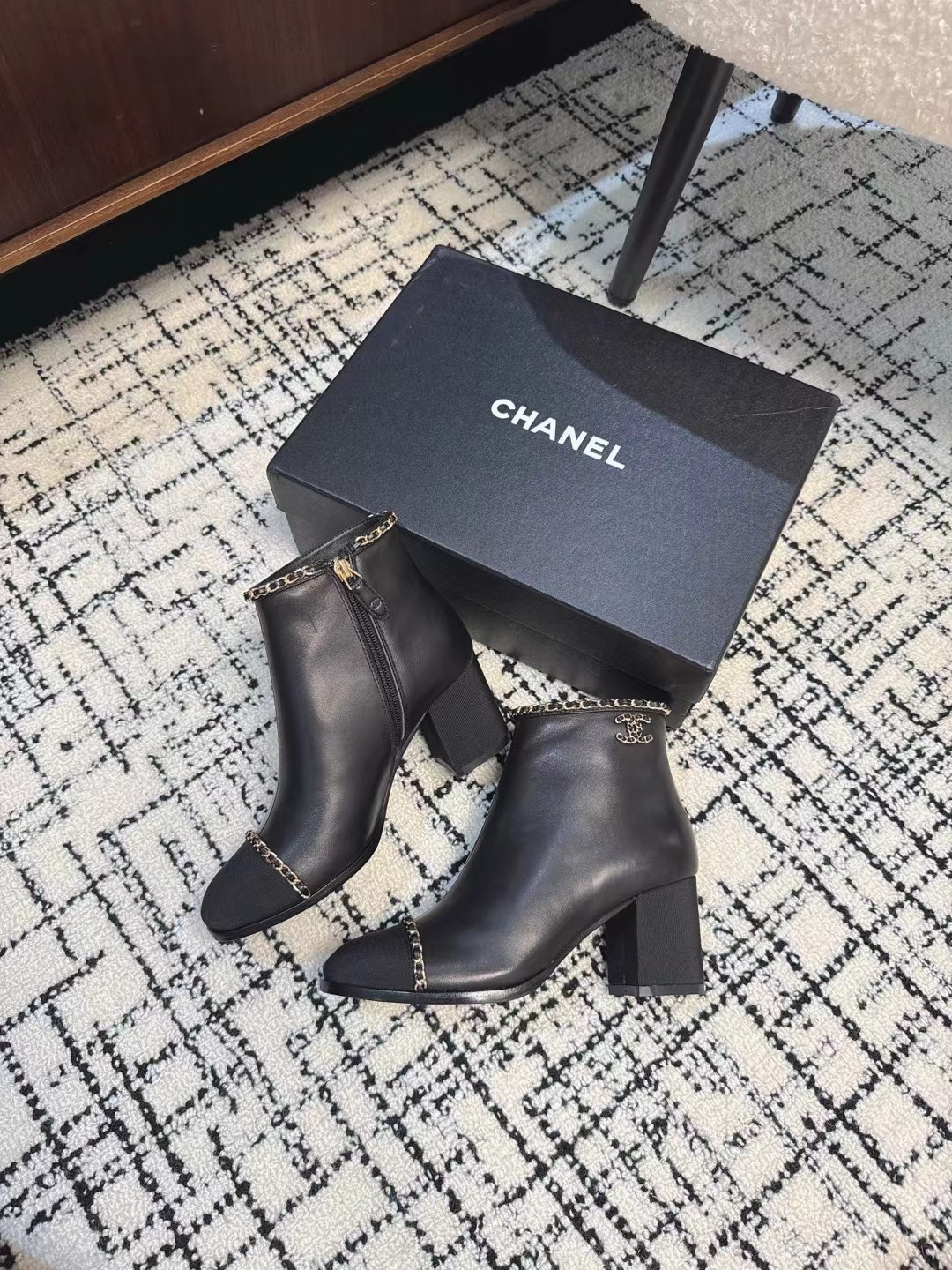 [Pre-order] รองเท้า Chanel Loafers black shoe หนังแกะแท้ 24B 2024 เกรดที่ดีที่สุด
