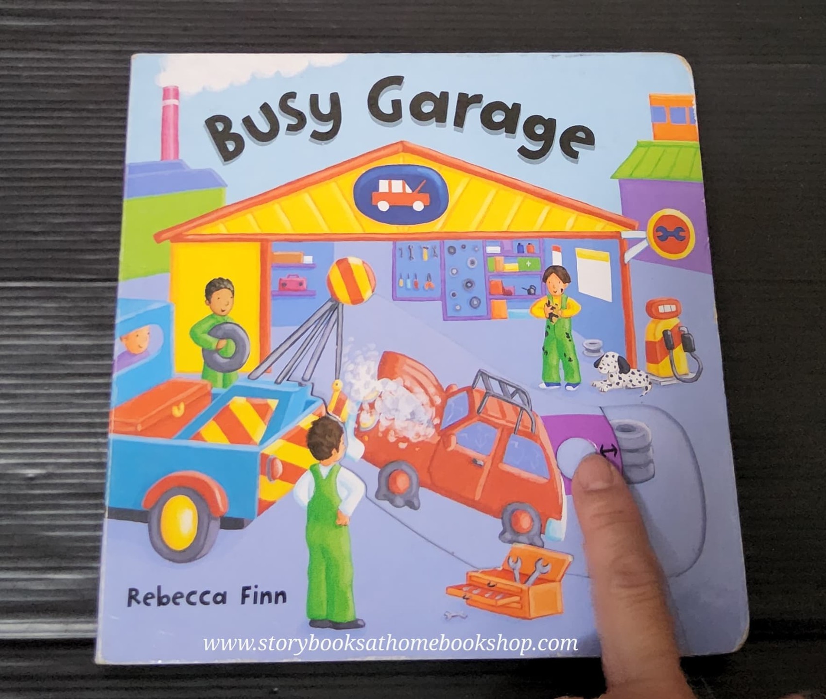 PLAY AND LEARN BOARD BOOK** 🍅🍅BUSY GARAGE BY RECECCA FINN
