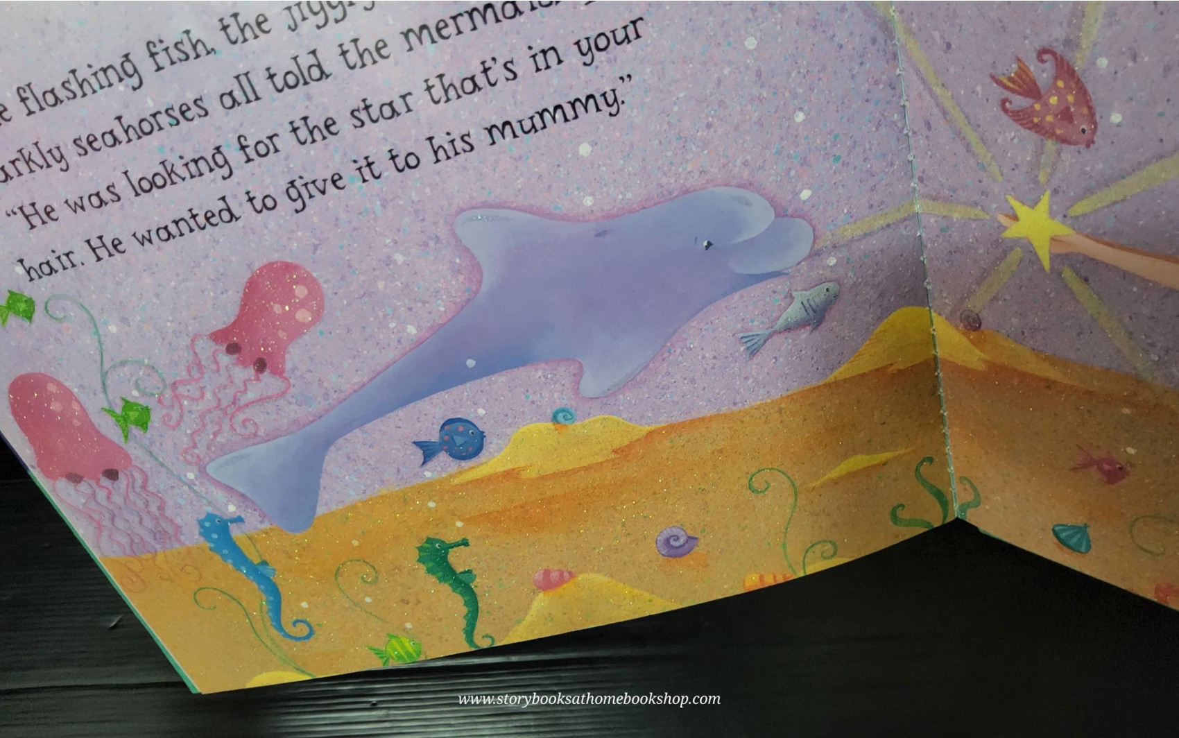 SPARKLY STORY BOOK **หนังสือนิทานปกแข็ง ** ♥️♥️DOLPHIN FINDS A STAR