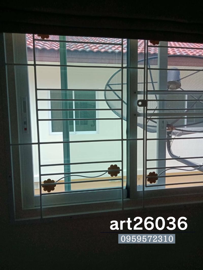 เหล็กดัดพร้อมมุ้งลวด ลายปลาวงกลม