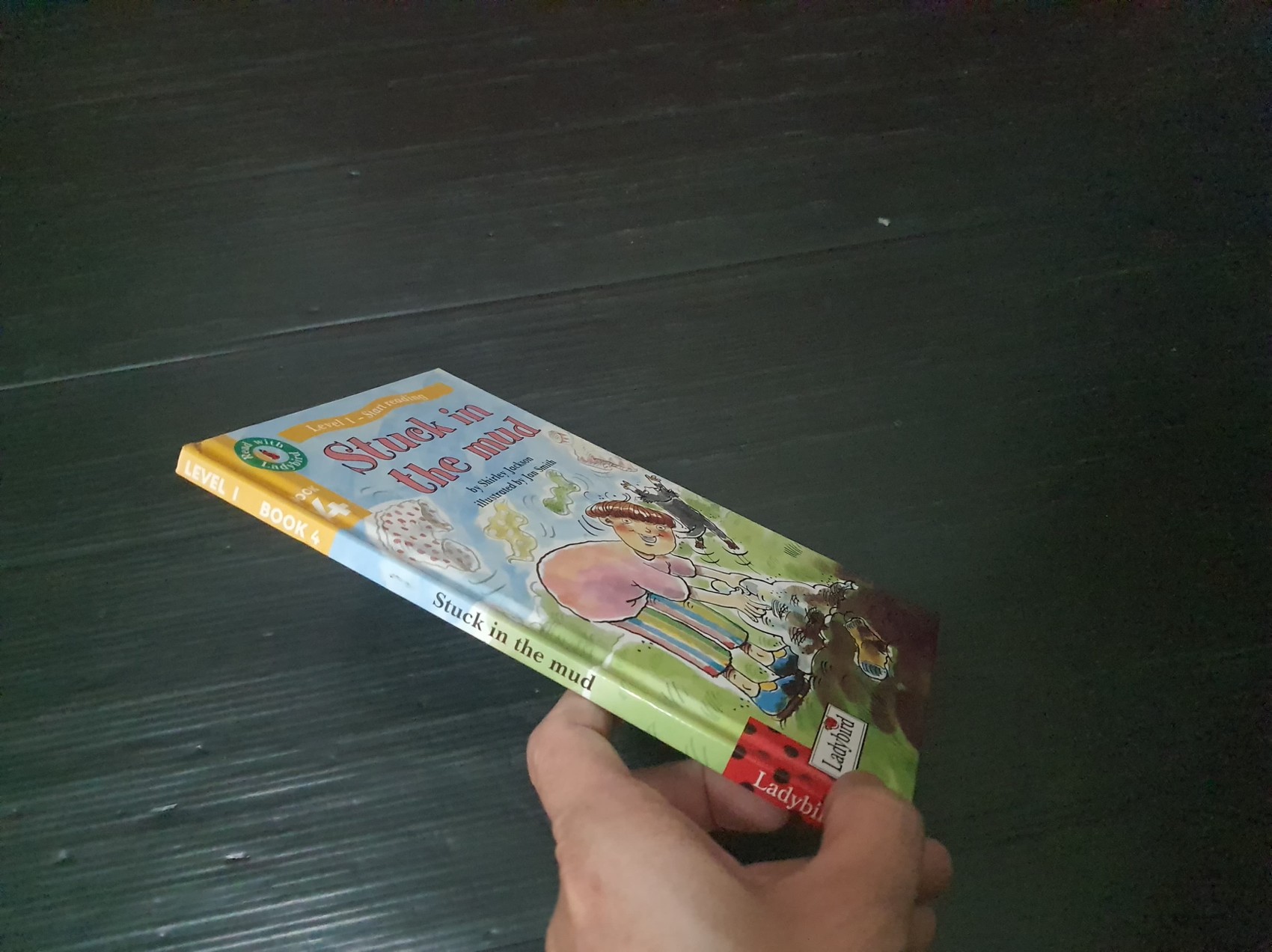 หนังสือนิทานปกแข็ง ** 🍅🍓READ WITH LADYBIRD:L1 BOOK 4 STUCK IN THE MUD