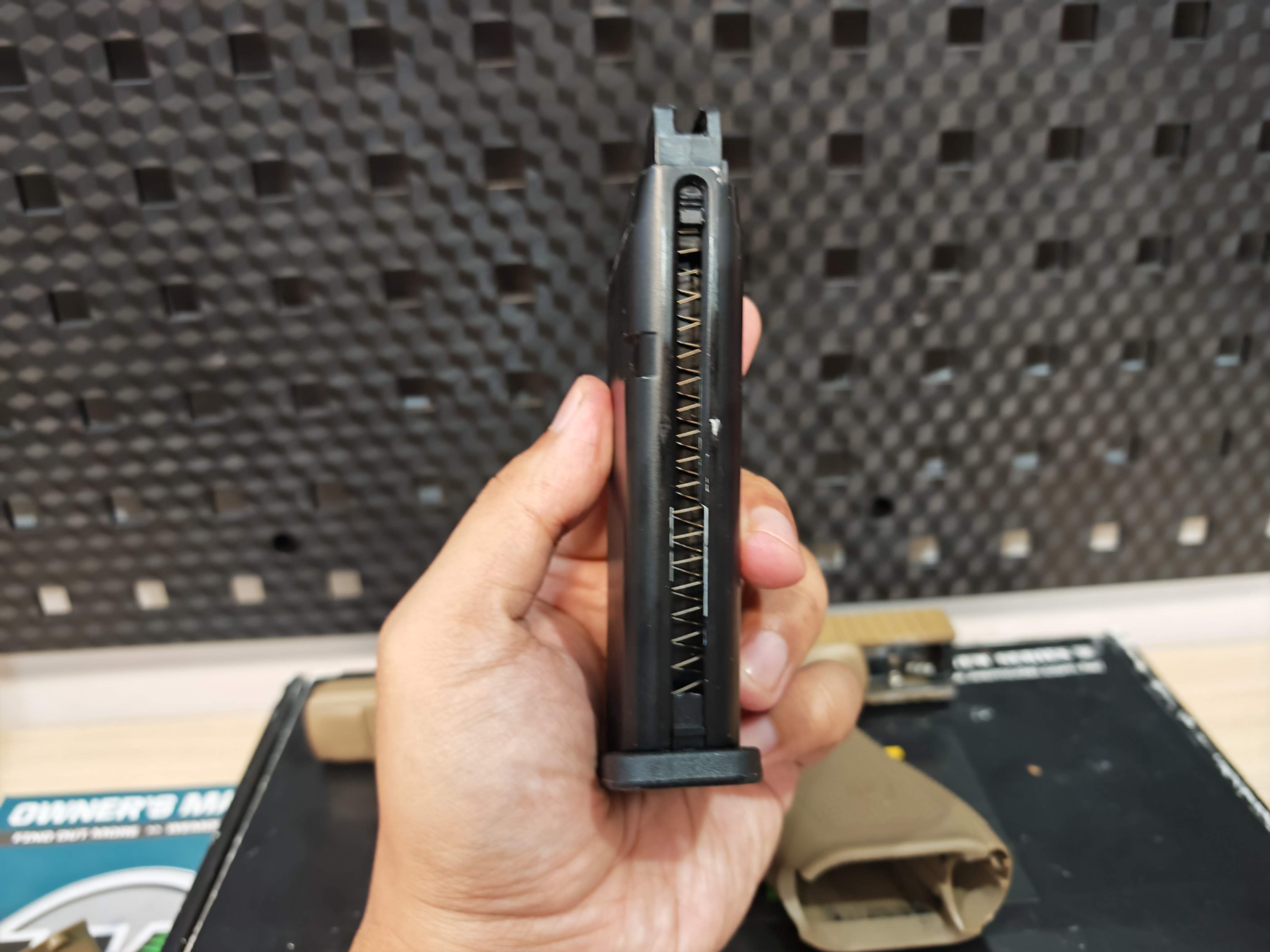 WE Glock 17 Gen 5 Secret Ver. Full-Auto สีทราย ไต้หวัน BB Gun บีบีกัน แบบแก๊ส ปืนอัดลม มือสอง Airsoft Gun