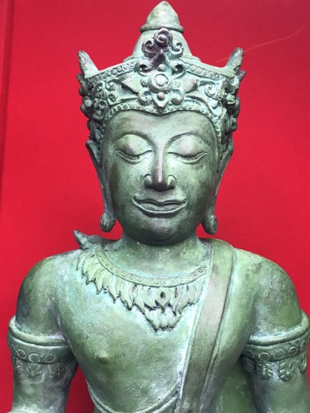 พระพุทธจักรพรรด์ศรีเวียงชัย ขนาดหน้าตัก ๙ นิ้ว เนื้อโลหะ หลวงปู่ครูบาเจ้าชัยยะวงศา วัดพระพุทธบาทห้วยต้ม ได้มาจากอดีตพระเลขาของหลวปู่ครูบาพรรณ อดีตเจ้าอาวาสวัดพระพุทธบาทห้วยต้ม โดยพิมพ์นี้สร้างจำนวนประมาณ ๒๐๐ องค์ นำออกมาให้บูชาเพียงประมาณ ๒๐ องค์
