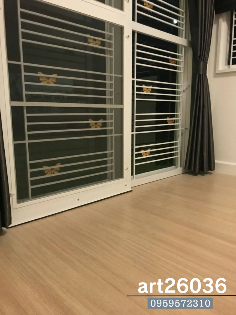 เหล็กดัดสีอบขาว ลายผีเสื้อสีทอง