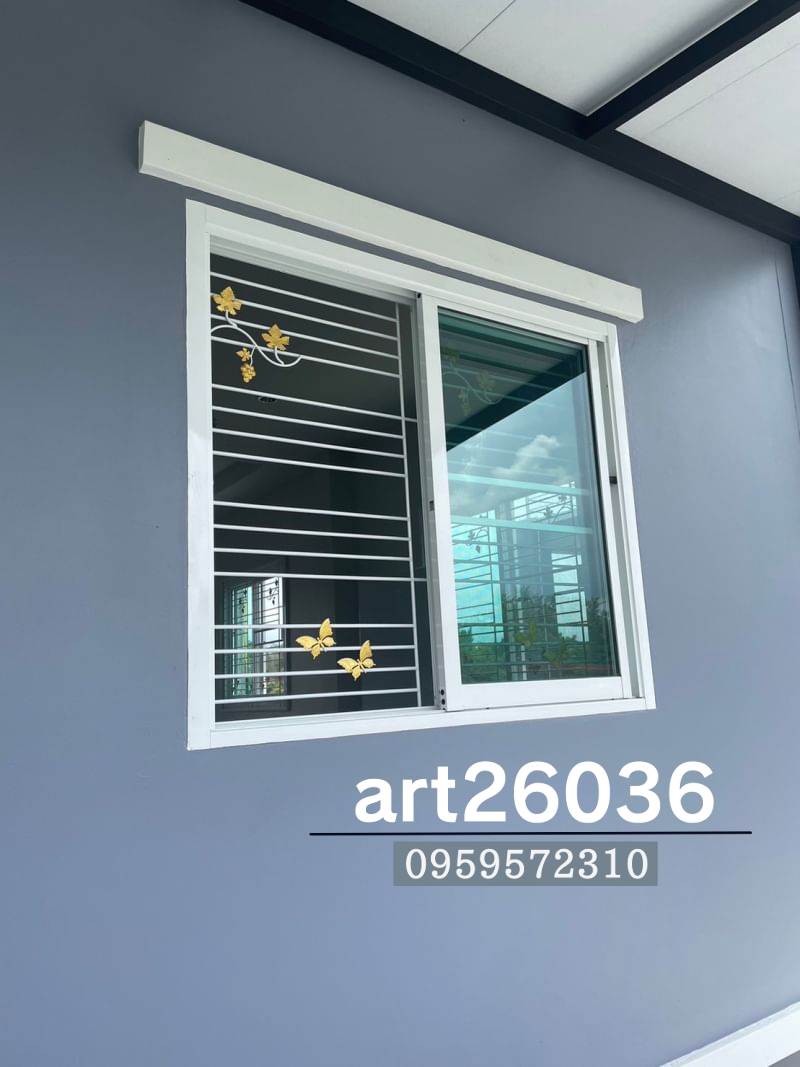 เหล็กดัดโทนขาว ทาสี พร้อมมุ้งลวด บานเลื่อน