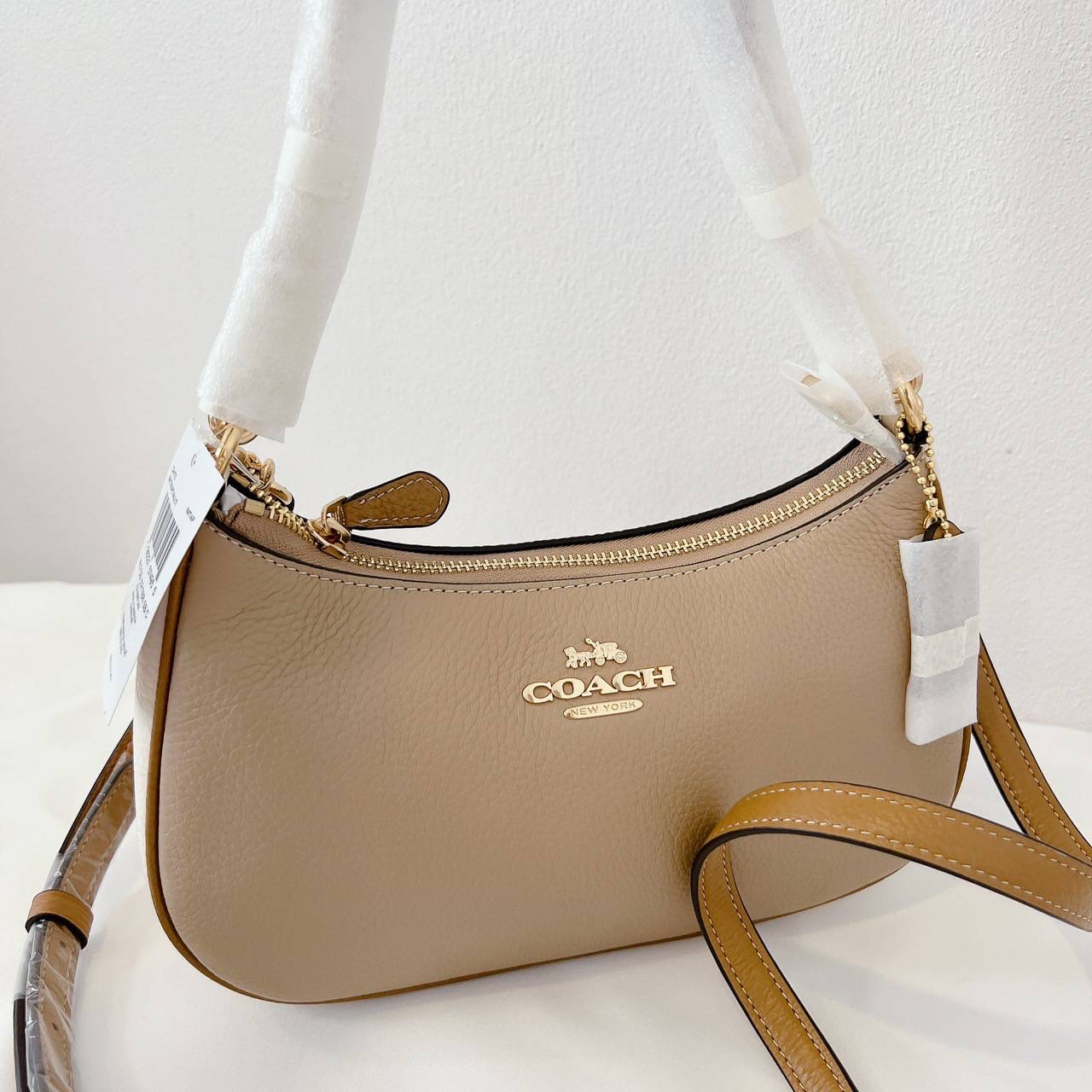 New COACH Teri Shoulder Bag สายสั้นสะพายไหล่ถอดได้ สายยาวถอดได้ ปรับได้ค่ะ - ขนาด 9 1/2" (L) x 6" (H) x 3" (W)