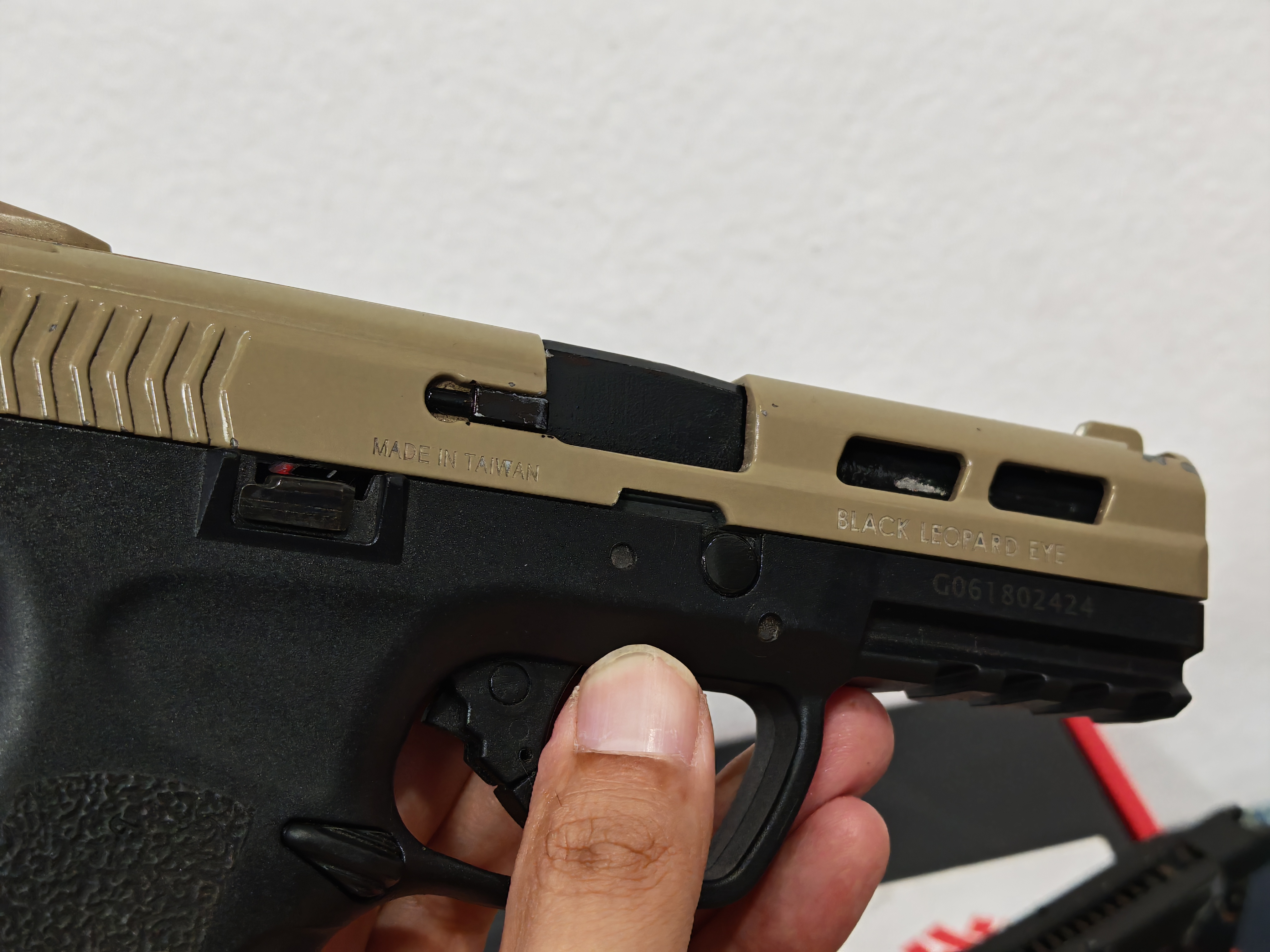 ICS BLE 006 SD4 XAE Gas TWO-TONE Revo Valve System สีทูโทน 2 แม็กกาซีน GBB ไต้หวัน BB Gun บีบีกัน แบบแก๊ส ปืนอัดลม มือสอง Airsoft Gun