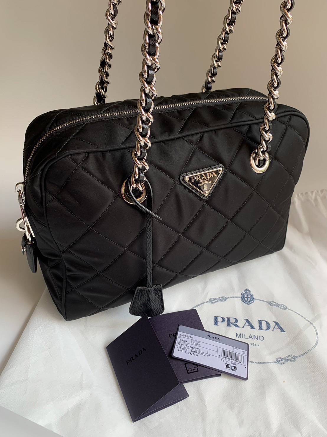New Prada Size 30x20x10cm อุปกรณ์. ถุงกระดาษ ถุงผ้า การ์ด