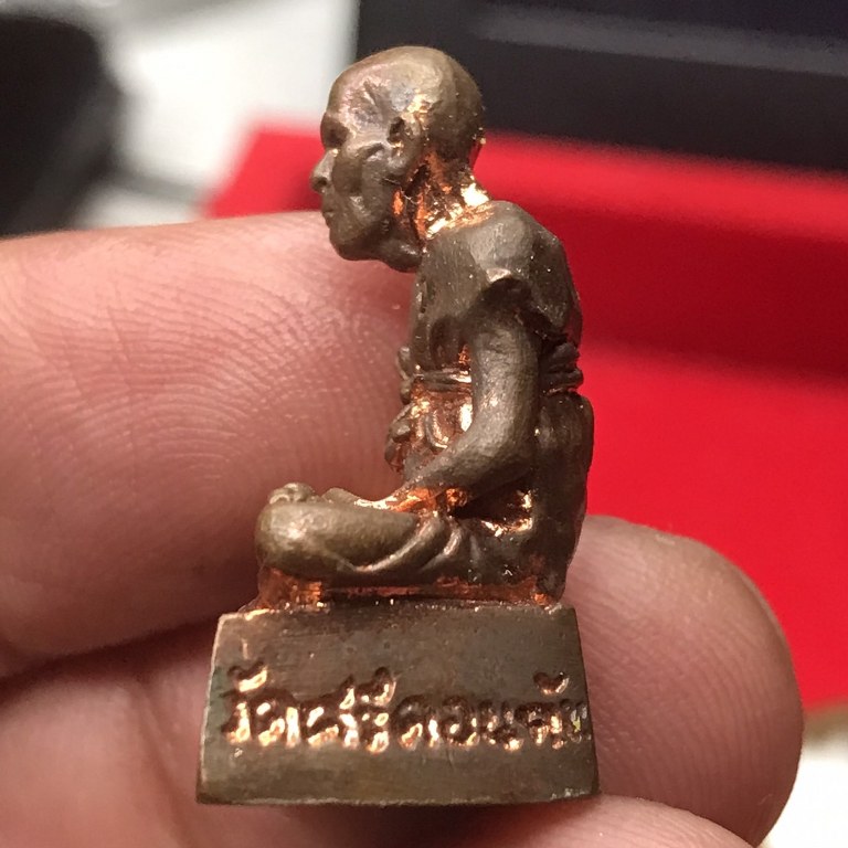 พระทันตธาตุครูบาคำ สังวโร วัดศรีดอนตัน ต.มะเขือแจ้ อ.เมือง จ.ลำพูน ชุดนี้ได้มาจาก พระชัย อายุ 42 ปี เคยอยู่กับ และรับใช้ครูบาคำ ตอนนี้ (พ.ศ.2566) พระชัยจำพรรษาอยู่วัดแม่สารป่าขาม อ.เมือง จ.ลำพูน