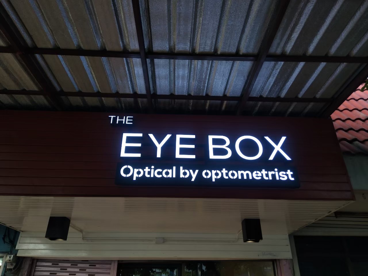 #ป้ายอักษรไฟออกหน้า