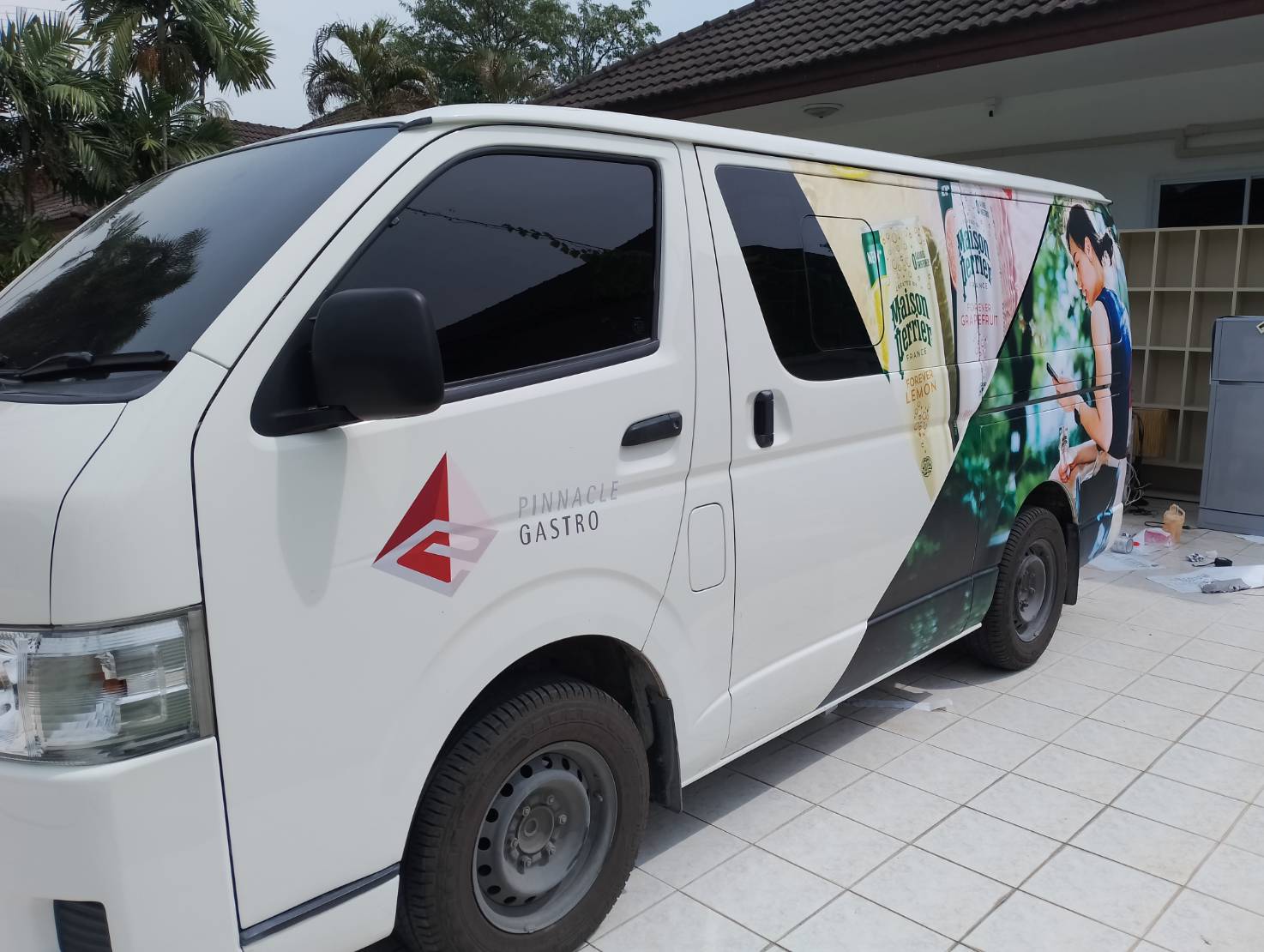 งานสติ๊กเกอร์ติดรถ