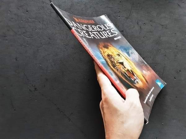 KNOWLEDGE BOOK 🍅🍓 KINGFISHER:Dangerous Creatures