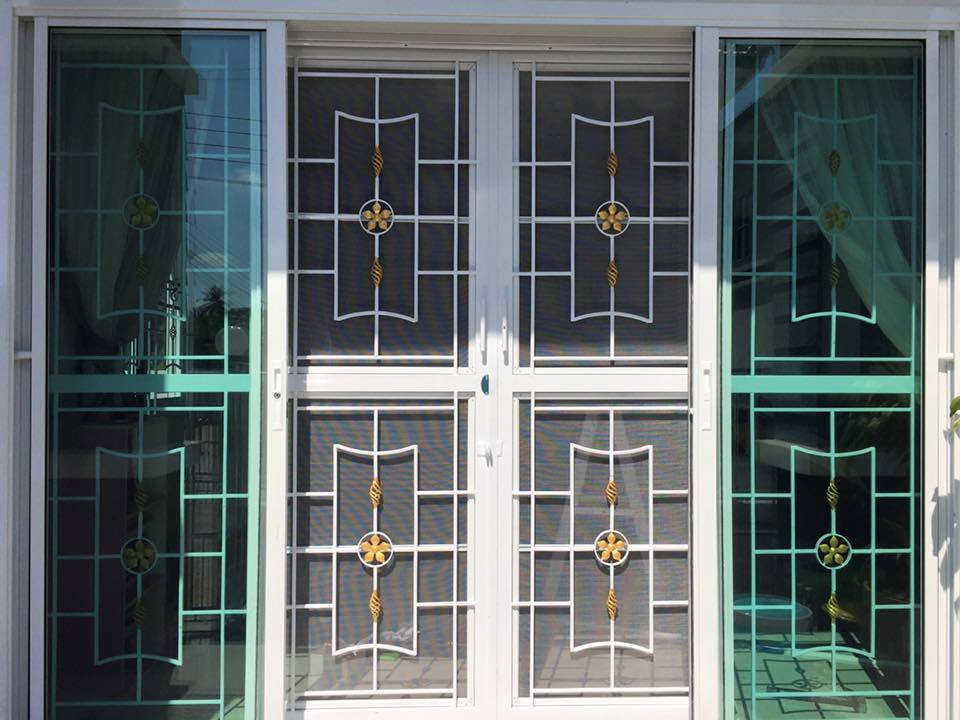 เหล็กดัดพร้อมมุ้งลวด