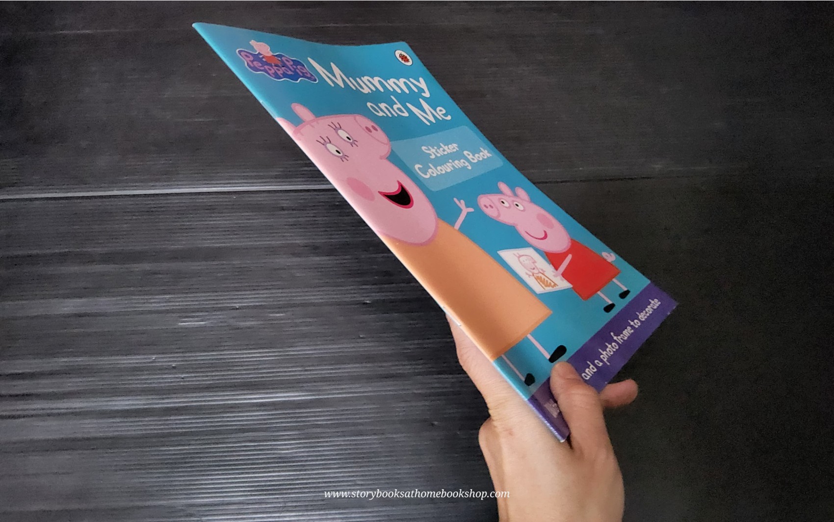 ACTIVITIES BOOK** ð
ð
PEPPA PIG MUMMY AND ME STICKER COLOURING BOOK