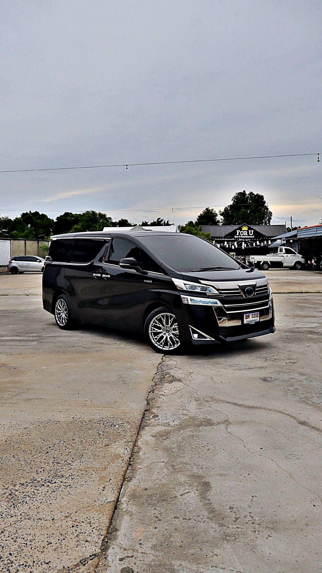 TOYOTA VELLFIRE เปลี่ยนล้อยาง ล้อ 305 FORGED ขอบ19นิ้ว ยาง GOODRIDE SOLMAX-1 245/45R19 98Y