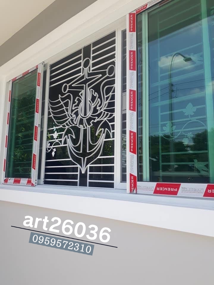 เหล็กดัดสีอบขาวพร้อมมุ้งลวด บานเลื่อน สั่งทำพิเศษ