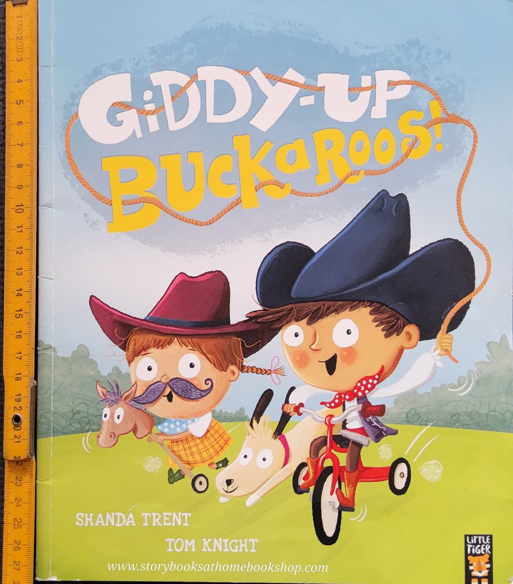 หนังสือนิทานปกอ่อน ** 🍅🍓GIDDY-UP BUCKAROOS!